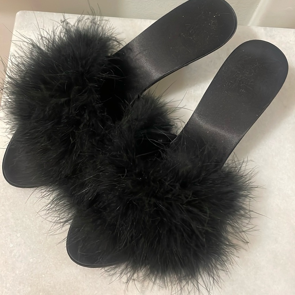 Zara mules feather fur trim black size 40 9 or 9.5
Full glam